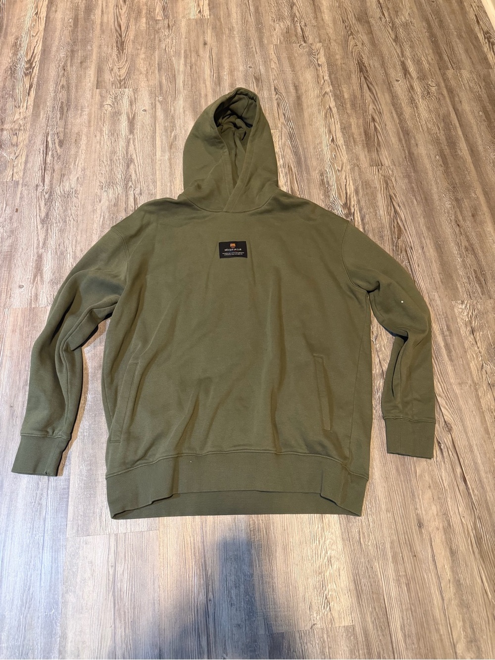 FC Barcelona Green Pullover Hoodie .  “Mes Que Un Club” patch on front. XXXL
